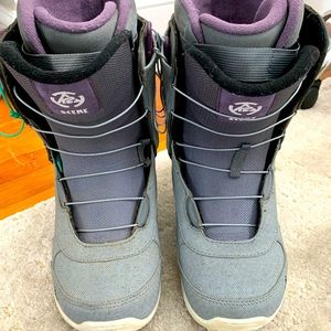 Women’s snowboarding boots size 7.5